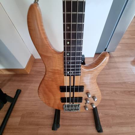 Cort A4 bass 1