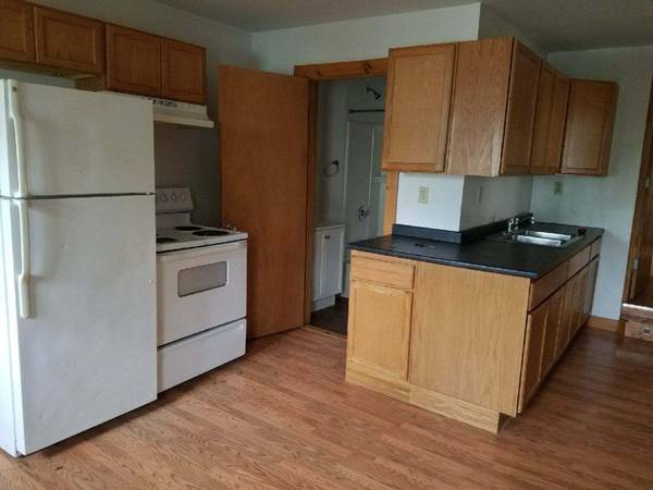 $1600.00 / 3br - 800ft2 - 3BR Unit in Barre, VT | 1 Bath | $1600/mo | Available 10/1/2563784639866115122