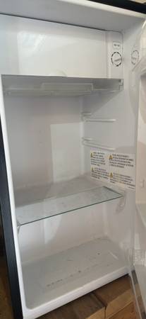 Hisense mini fridge - $40 (Waupun)62969134048899121