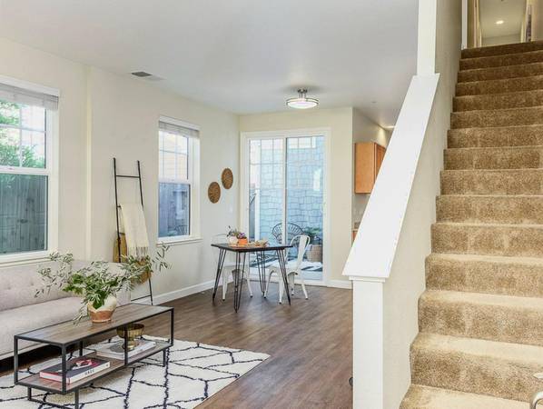 $3,595 / 3br - North SF Bay 3B w Great Schools| Pet-Friendly, Updater Moving Partner (Petaluma)63879904917891121