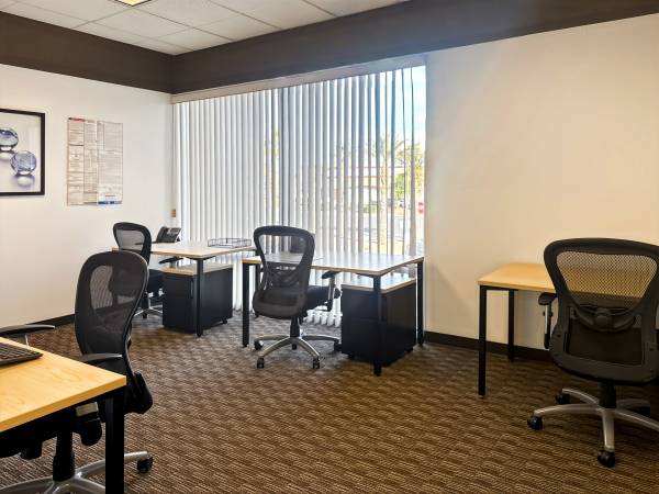 Touchdown → WORK → take-off | coworking desks 1