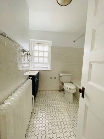 $1,075 / 1br - 550ft2 - Historically Renovated 1 BD/1BA (West Mount Airy) (Mt. Airy)64046037722881122