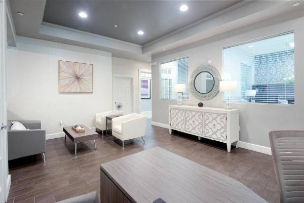 $2,387 / 1br - 842ft2 - Microwave, Garbage Disposal, Breakfast bar, Dens (Woburn)63996403526914123