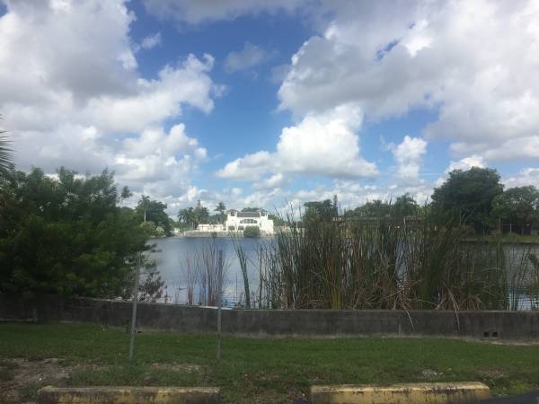$2,500 / 3br - $2500 UNIQUE 3B/2B IN LAKESIDE MANOR (SUNRISE)64001846283650123