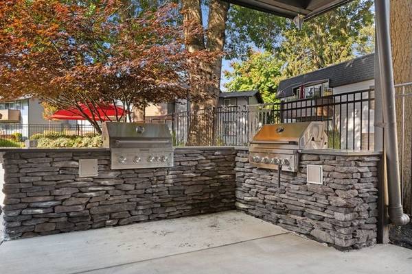 CONVENIENT LOCATION – ONE MONTH FREE 1