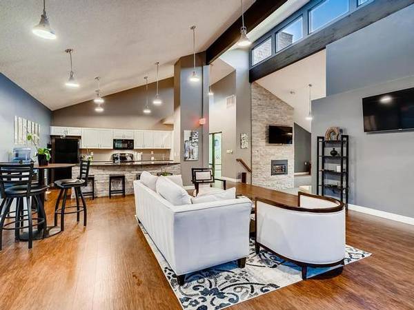$1,710 / 2br - 970ft2 - In-Home Washer & Dryer, Sparkling Swimming Pool, Kitchen Pantry (1129 S Eaton Cir, Castle Rock, CO 80104)63973505843203124