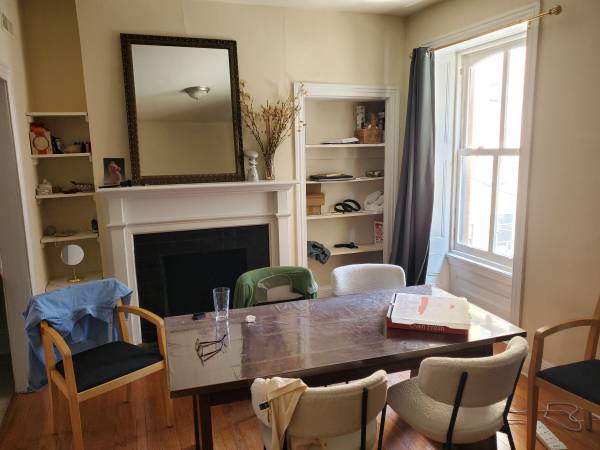 $1,550 / 1br - 1000ft2 - Penthouse LARGE 1BR/1BATH. HIGH CeilingsXtra Tall windows, Central AIR (Rittenhouse Square)63666781995905120