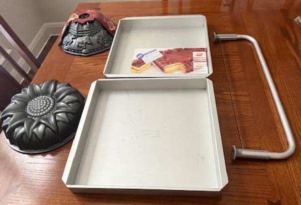 Decorative Cake Molds pans and cutter 1
