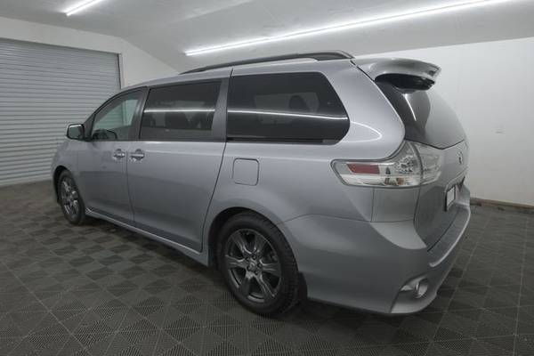 *2017* *Toyota* *Sienna* *SE Premium Minivan 4D* - $24,995 (_Toyota_ _Sienna_ _Van_)63622802087425123