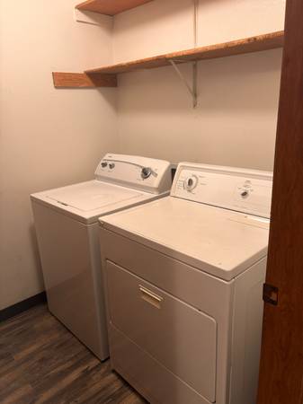 $1,650 / 2br - 1009ft2 - Remodeled Windsong Park Condo! (1461 Northview Dr. #I4)64014173131905124