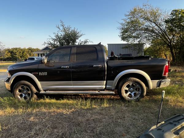 2016 RAM 1500 LARAMIE 3.0L4WD - Photo 2