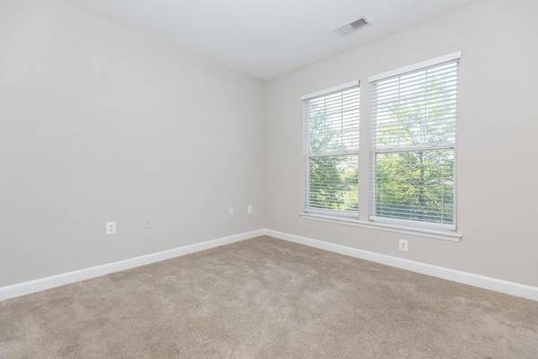 Situated in Gaithersburg!, 2/bd 2/ba, 24-Hour Fitness Center 1
