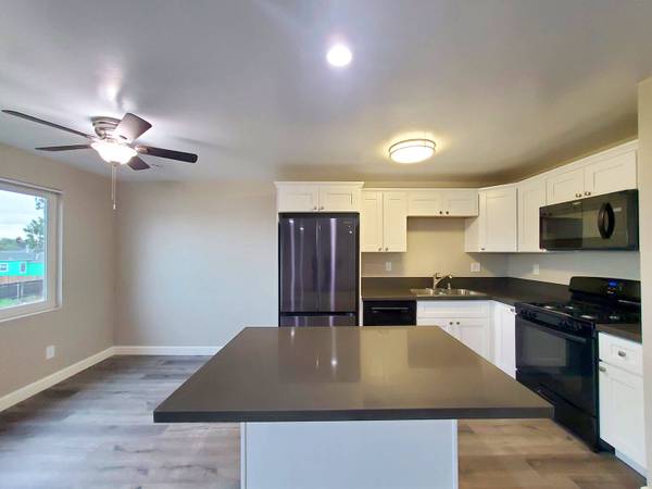 $1,995 / 1br - Casa Rebecca! Beautiful 1X1! Laundry On-Site! Gated! (Chula Vista)63865483214337122