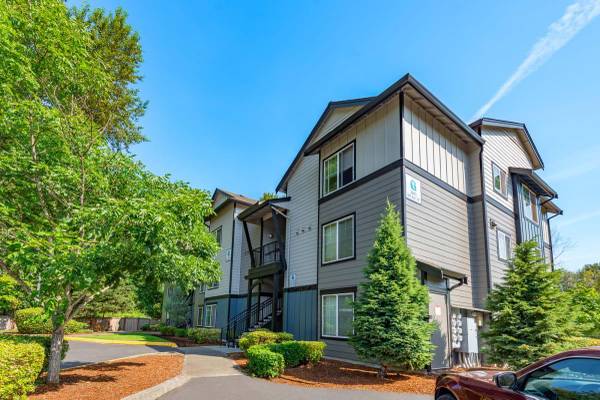 $2,556 / 3br - 1246ft2 - Tour Today, Mountain Views, Woodburning Fireplace (Puyallup)63852484239361122
