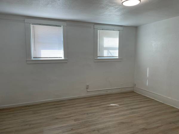 $750 / 100ft2 - Room sharing next to UW Campus $750 to $1100 (U District)64031305591426121