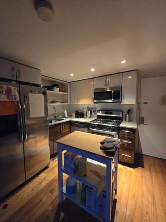 $1,000 / 6br - Greenpoint room available now (Brooklyn)64033291916034121
