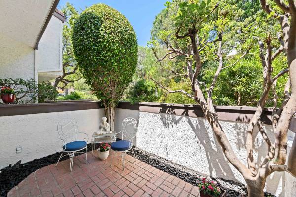 $1,199,000 / 2br - 1734ft2 - Townhouse For Sale in The Highlands, Pacific Palisades (Pacific Palisades)63701148844803122