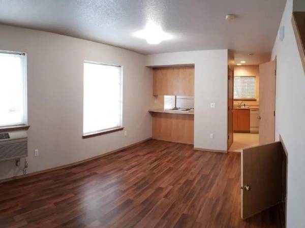 $1,500 / 2br - Hike/bike at Powell Butte Nature Park - Two Bedroom in Portland (East Portland)63615695861377124