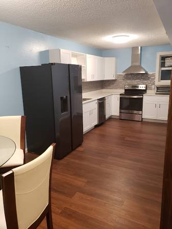 $875.00 / 1br - Recién remodelado, completamente amueblado63808131114243122