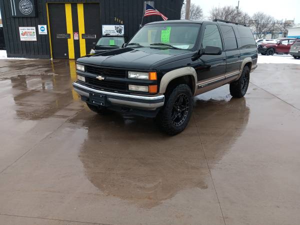 1999 Chevy Suburban 1