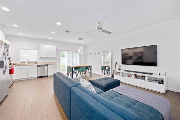 $389,000 / 3br - 1496ft2 - Modern Three Bedroom Townhouse in Lauderhill (Lauderhill)64311410231297122