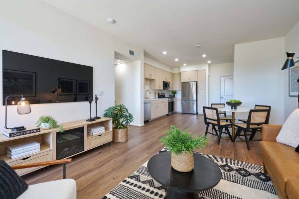 $3,199 / 2br - 1112ft2 - Microondas, Lavavajillas, Acceso Fácil a Compras (3054 Johnson Dr, Ventura, CA)63981244419842120
