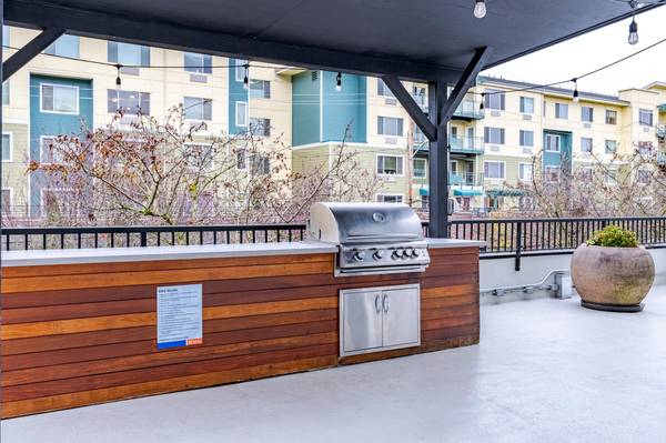 $1,943 / 1br - 712ft2 - Ceiling Fan, Dual-car elevator, Overhead Lighting (95 Burnett Ave S, Renton, WA)63862289044097121