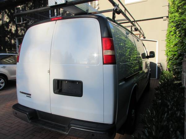 2015 CHEVROLET G3500 1 TONELADA DE CARGA, *CARGADO CON ESTANTES, REPISAS, ARMARIOS - $12,898 (BELLEVUE* ¡FANTÁSTICO FURGÓN DE CARGA, LISTO PARA TRABAJAR HOY!)63441406637571121