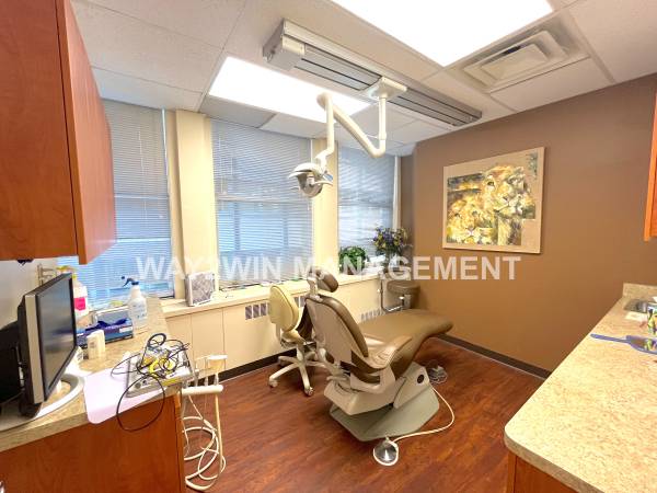 $6,526 / 1958ft2 - Exclusive Listing! Great Turn-Key Dental Office. (Financial District)64033800915969123