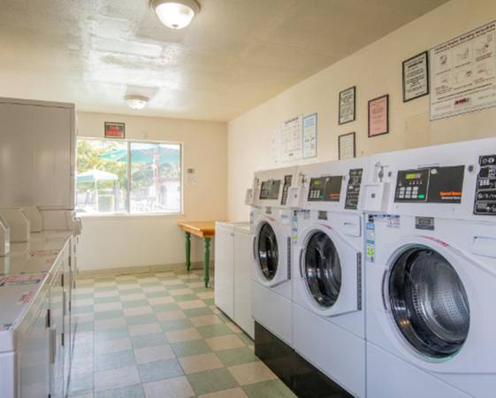 $1,325 Convenient Locations in Florin! Professional On-Site Management (Sacramento)64044028680962121