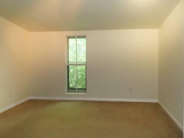 $945 / 1br - 27514ft2 - Apartment - Walk to Campus (Chapel Hill)63968072980227123