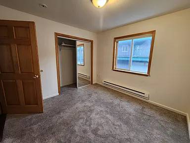 $1,000 / 3br - 3 habitaciones luminosas/2 baños, amplio patio trasero y mucho espacio en la sala de estar (Jackson, WY)63655853021187123
