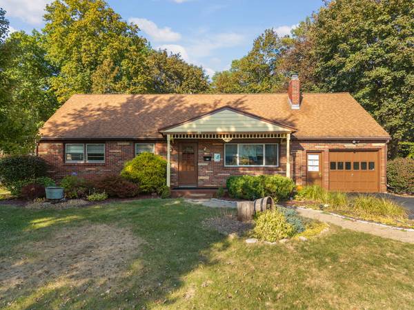 Colonial – 5 Bed, 2 Bath, Large Lot, Great Location, Great Shape
$408,650
                        Guilderland / Westmete Colonial – 5 Bed, 2 Bath, Large Lot, Great Location, Great Shape
$408,650
                        Guilderland / Westmete