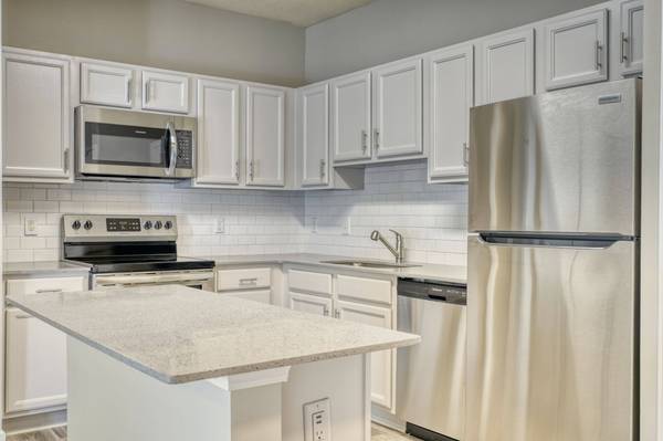 $1,435 / 2br - 990ft2 - Grill, Weight Machines, Business Center (Jacksonville)64005270835586120