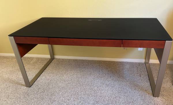 Desk - BDI Executive desk 1