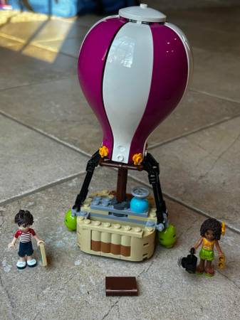 LEGO Friends  Heartlake Hot Air Balloon 1