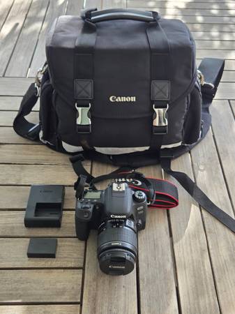 Canon 77D semi-pro EOS camera ~500 shots only, lens, charger, battery, 1