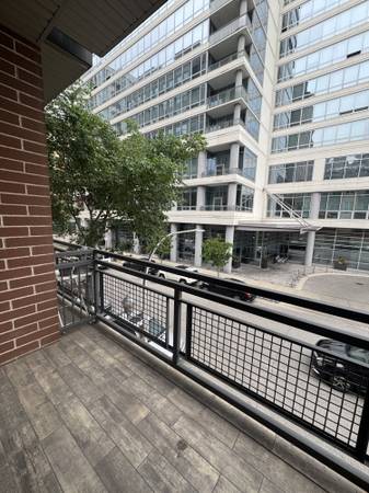 $2,350 / 1br - 810ft2 - Awesome 1 bed with in unit washer-dryer & private balcony (Printers Row)64041643785475122
