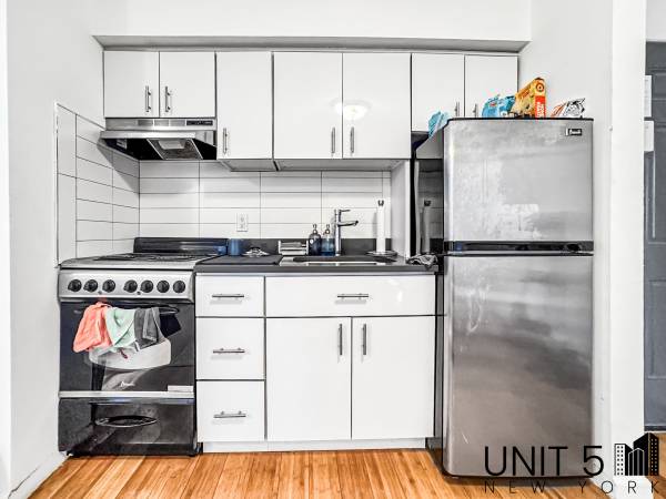$925 / 3br - Affordable rooms available now in crown heights (Brooklyn)63854290742785123