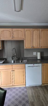1 Close to downtown, parks, stores and restaurants 1