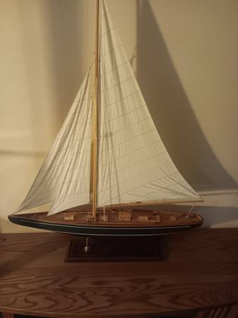 Large display sailboat 1
