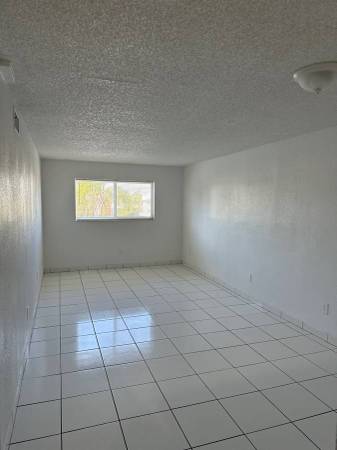 $1,300 / 2br - 850ft2 - 2 BEDROOM APARTMENT $2000 (North Miami Beach)64049454993155121