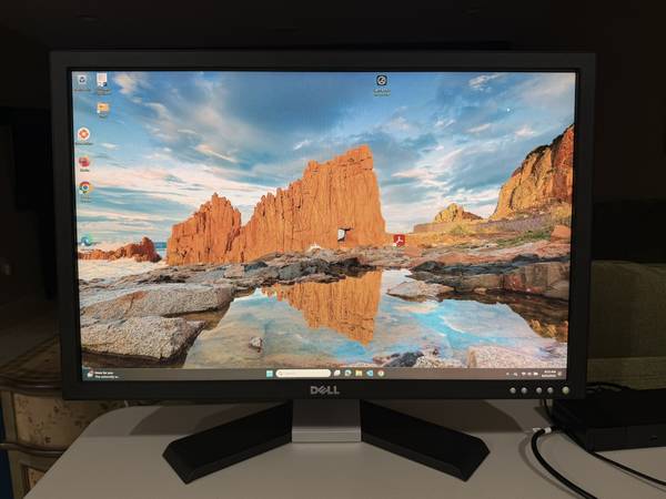 24" Dell™ E248WFP Flat Panel Monitor 1