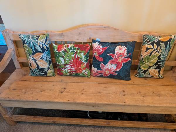 4 x Outdoor Pillows 1