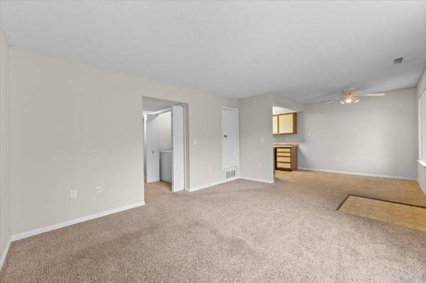 $1,265 / 2br - 920ft2 - Reciclaje, Jardín Comunitario, 2 BD (¡Solo Quedan Dos! Apartamentos de 2 Dormitorios que No Te)63897404816387122