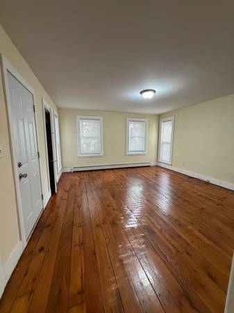 Large Downtown Area 4 bed 1 Bath With Extra Room BrownMed / Federal Hi 1