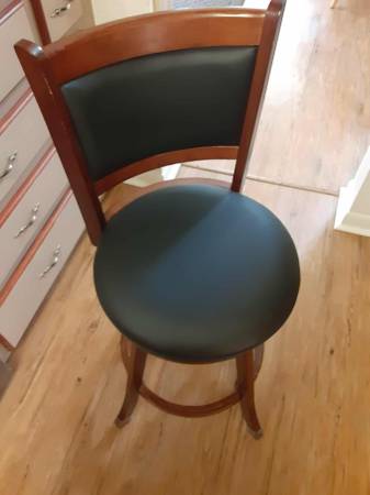 4 Bar stools 24" 1