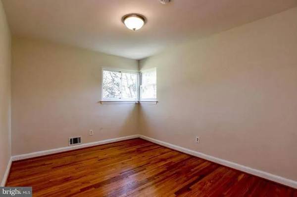 Room Rent Main Level Walking Distance from UMD 1