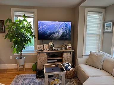 $3,400 / 3br - 1050ft2 - Adams Village! 3 bedroom bi-level apartment with 1 full and one half63828406937985122
