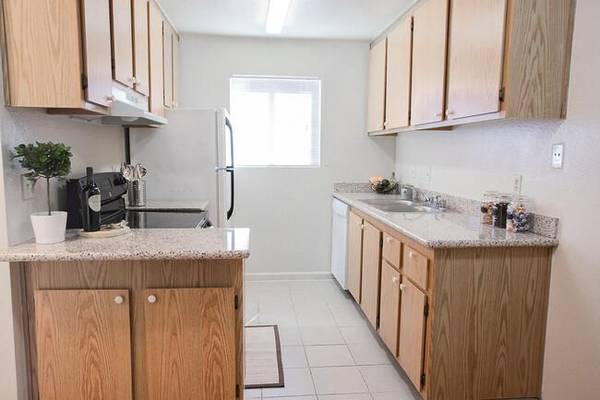 $2,249 / 2br - 900ft2 - Distribuciones Espaciosas, Ubicación Ideal, Habitaciones Bañadas de Luz, Apto para Mascotas (santa rosa)63847325868033124